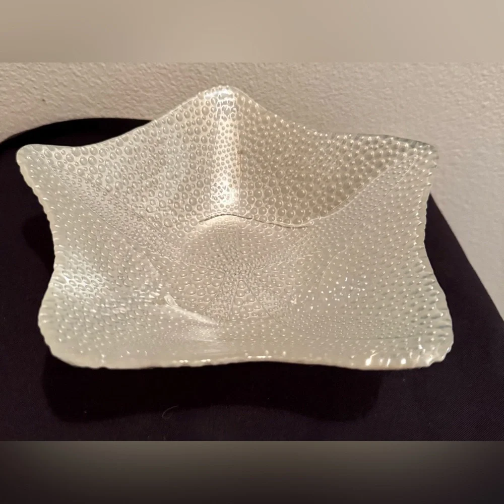 Akcam Turkey pearlescent 8” starfish bowl. - Picture 3 of 15